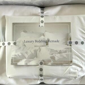 NIB Boll & Branch Banded Sheet Set - Queen Size